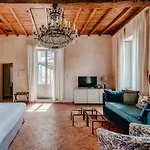 Hotel Dandelion & Park