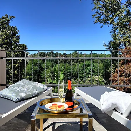 Dandelion & Park 4* Villa Guardia